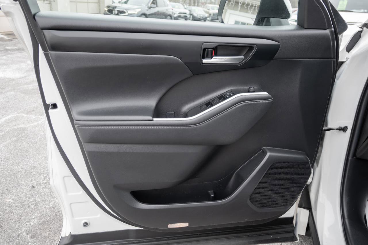 Used 2021 Toyota Highlander XLE image 15