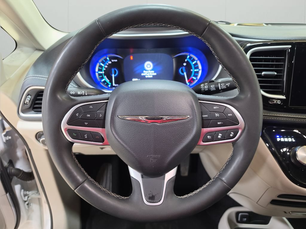 Used 2024 Chrysler Pacifica Limited FWD image 15