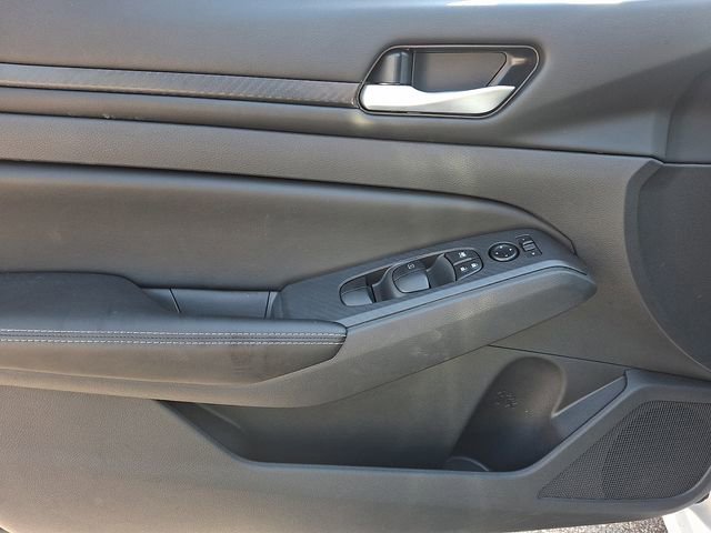 Used 2025 Nissan Altima 2.5 SV image 12