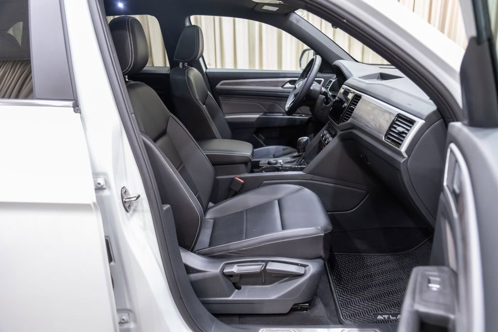 Used 2023 Volkswagen Atlas Cross Sport SE w/ Panoramic Sunroof Package image 11