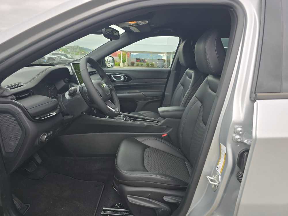 New 2026 Jeep Compass Latitude AWD/4WD image 9
