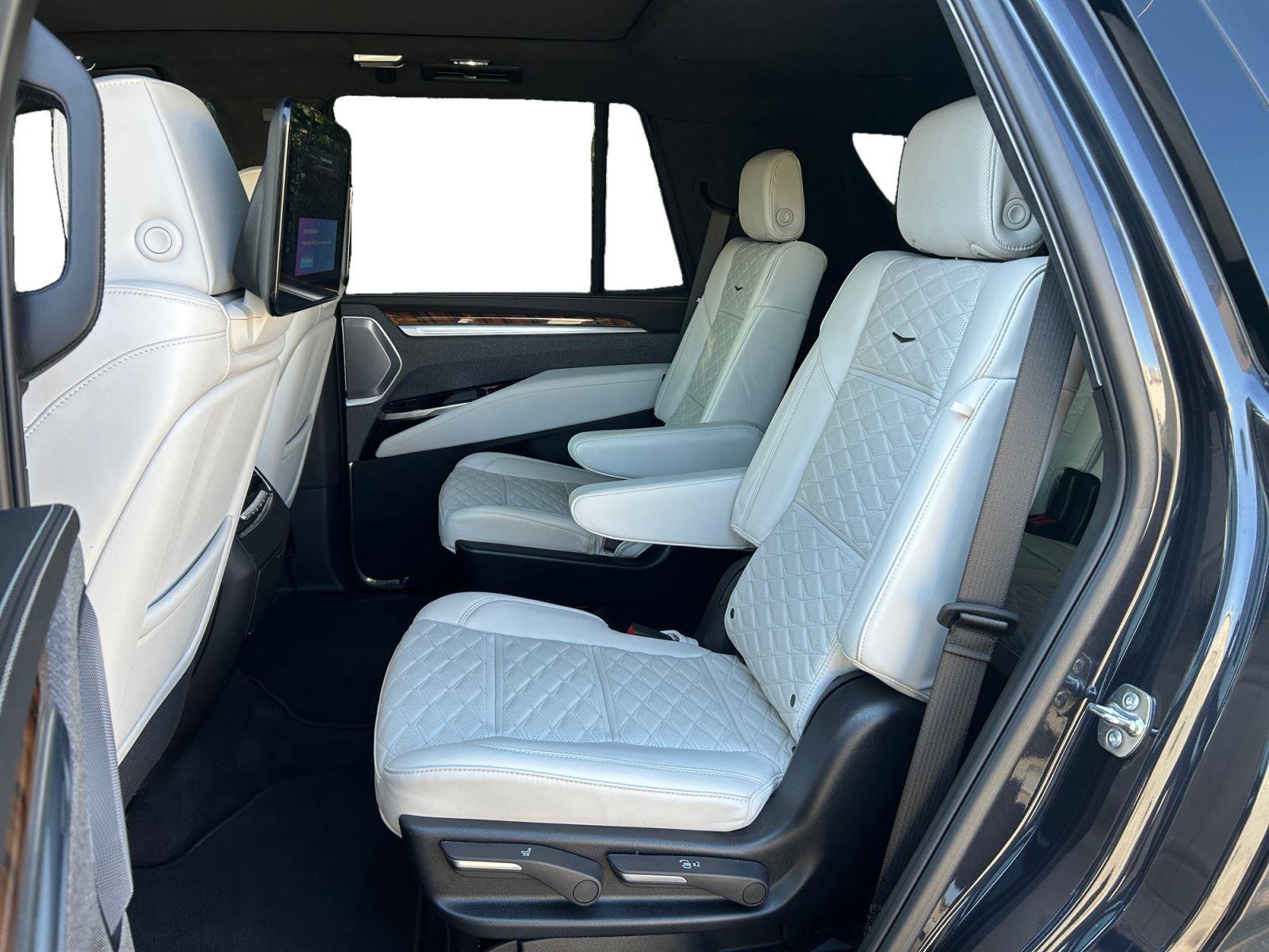 Certified 2025 Cadillac Escalade Sport Platinum w/ LPO, ONYX Package image 14