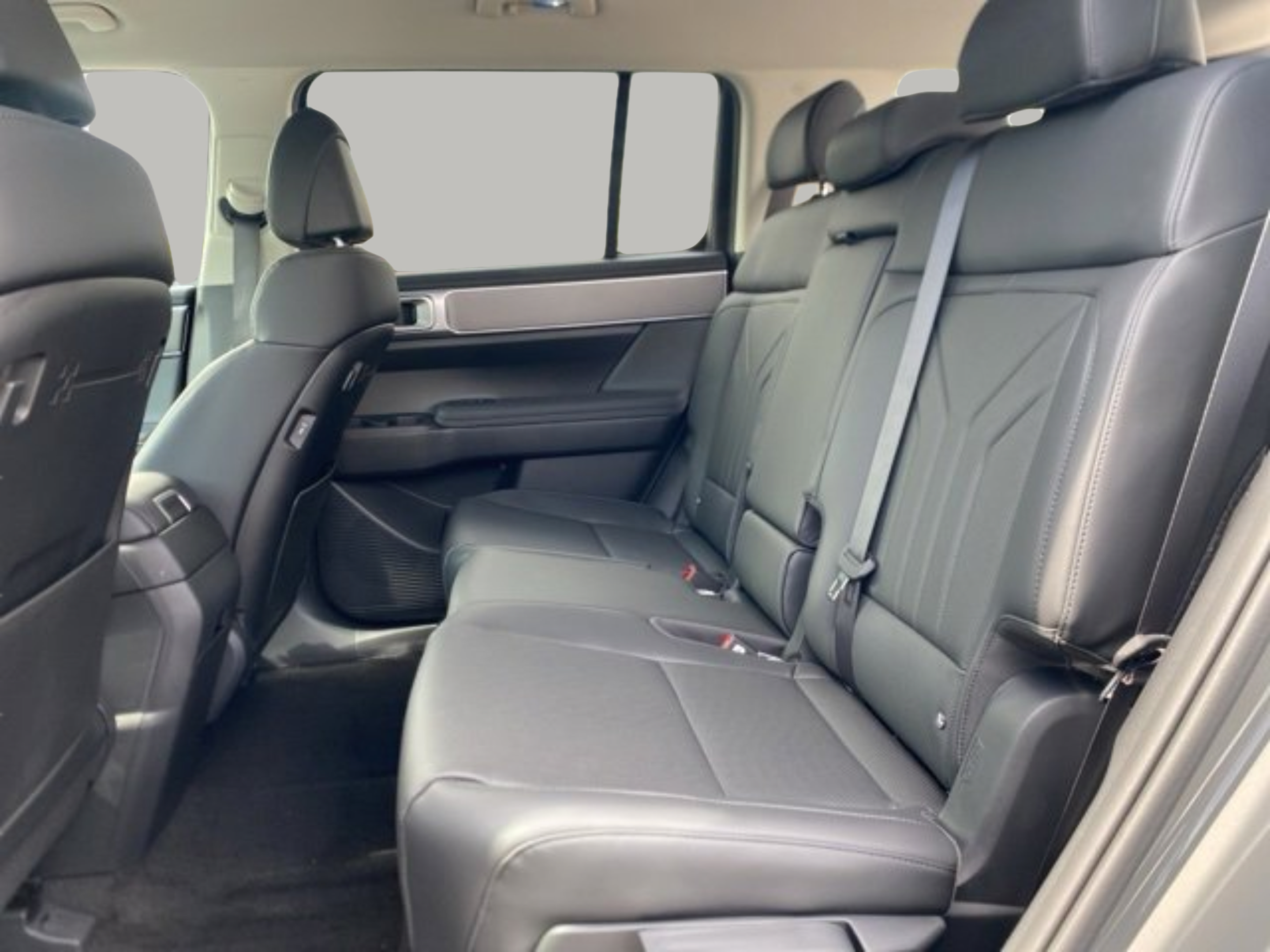 Used 2025 Hyundai Santa Fe SEL FWD image 32