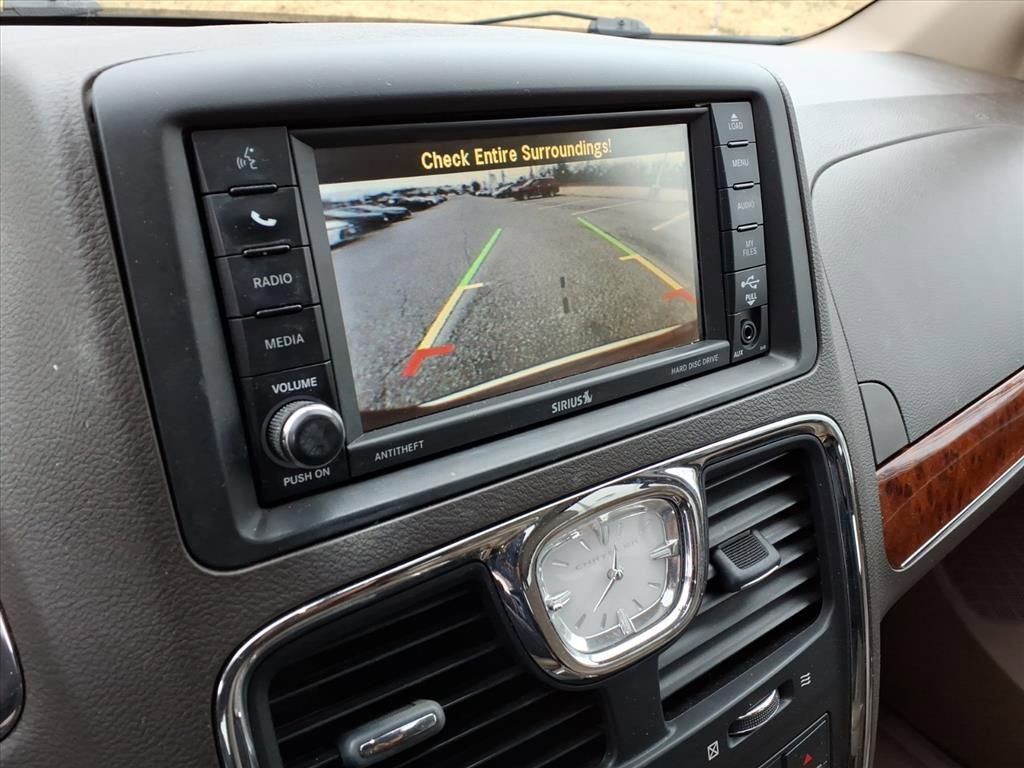 Used 2016 Chrysler Town & Country Limited Platinum image 23