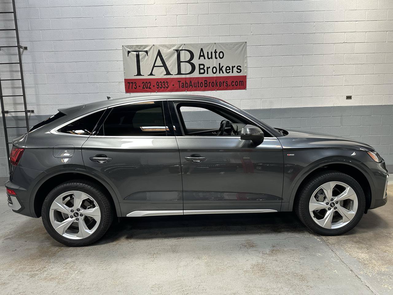 Used 2024 Audi Q5 Premium Plus Sportback w/ Premium Plus Package AWD/4WD image 2