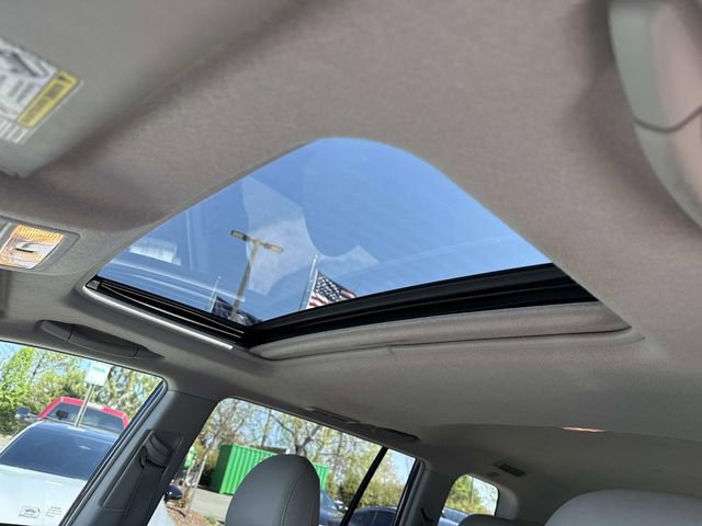 Used 2013 Toyota Highlander SE image 16