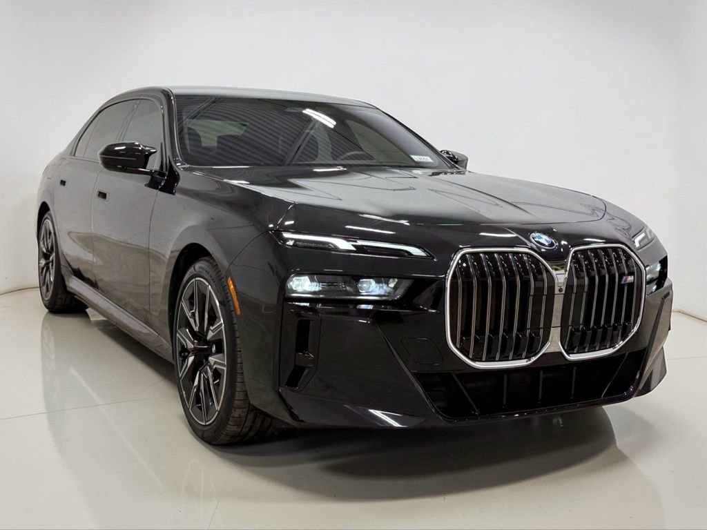 Used 2024 BMW i7 M70 w/ Premium Package image 5