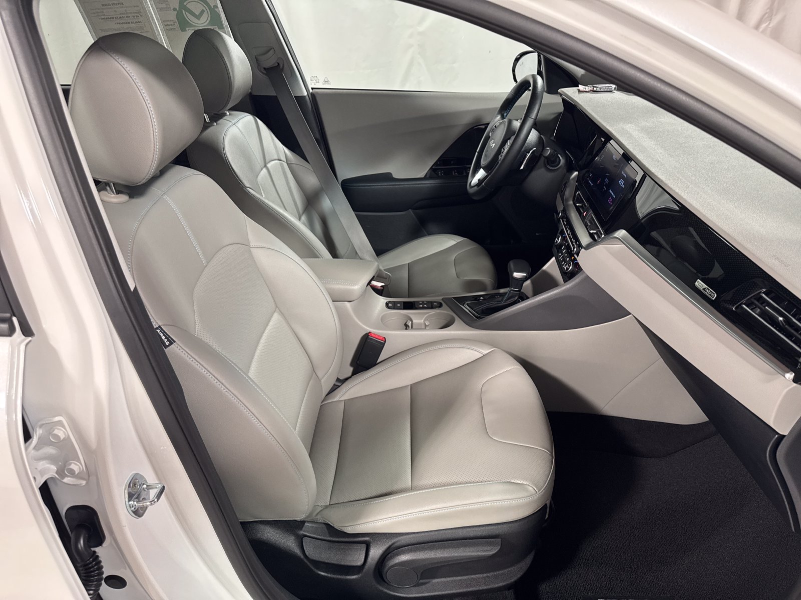 Certified 2022 Kia Niro EX Premium FWD image 24
