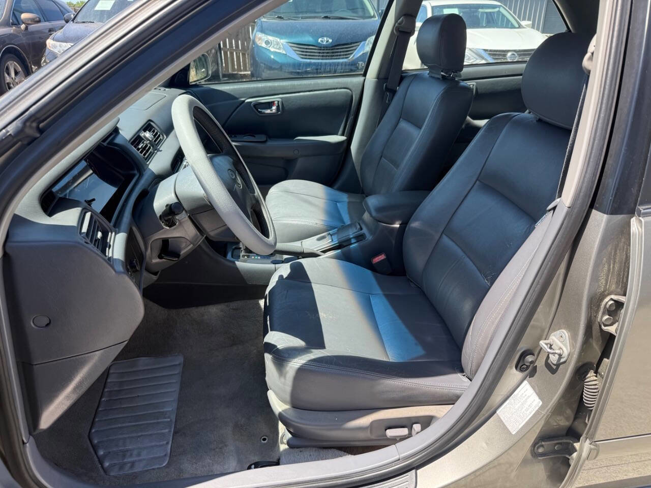 Used 2001 Toyota Camry LE FWD image 10