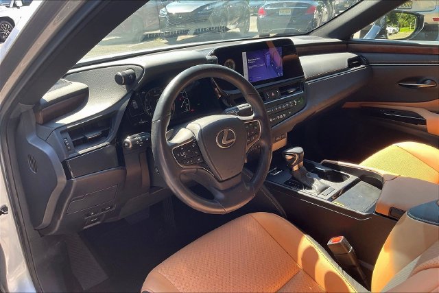 Certified 2024 Lexus ES 350 w/ Premium Package FWD image 3