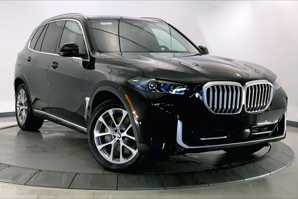New 2026 BMW X5 xDrive50e w/ Climate Comfort Package AWD/4WD image 1