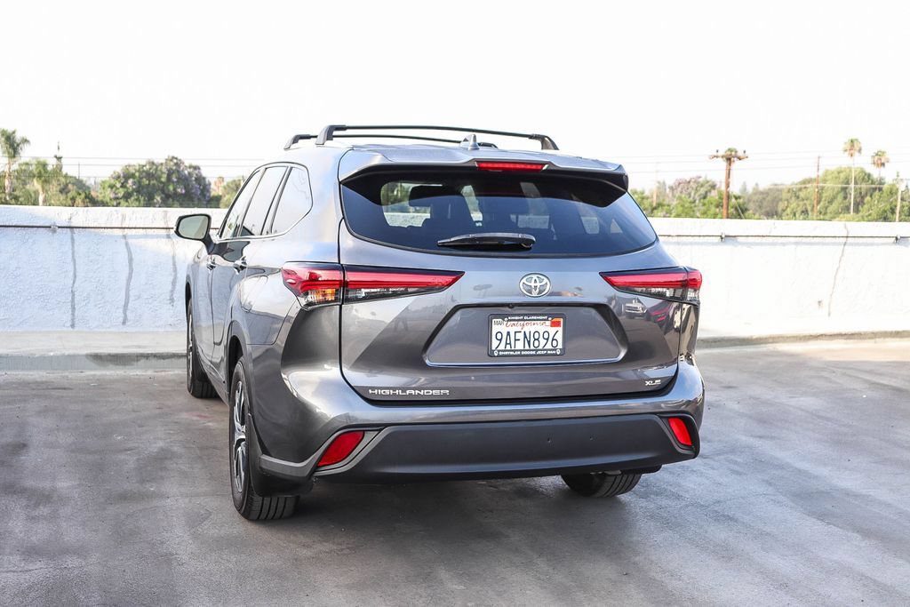 Used 2022 Toyota Highlander XLE FWD image 7