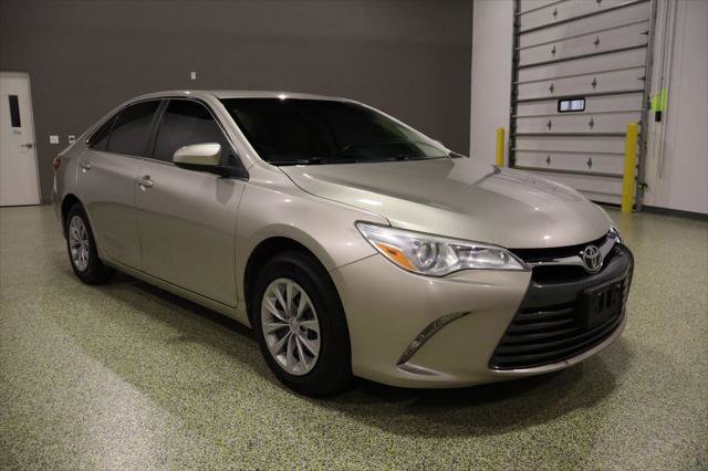 Used 2017 Toyota Camry XLE image 1