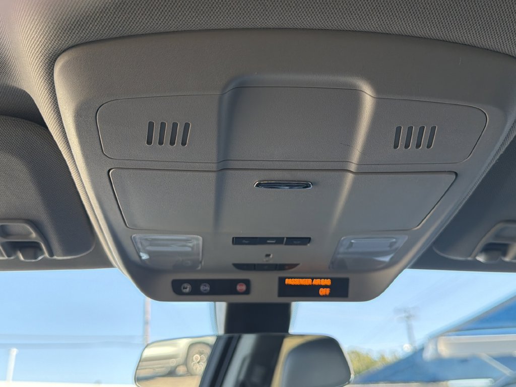 Used 2020 Buick Envision Essence FWD image 23