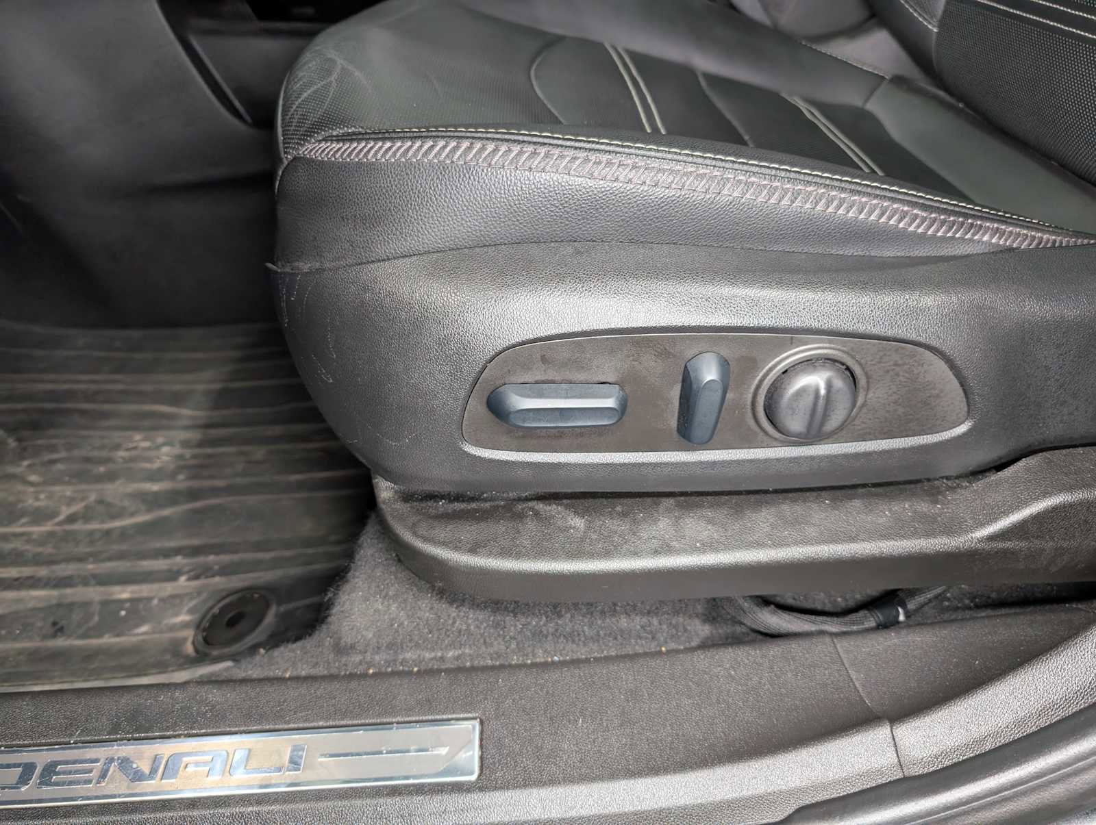 Certified 2022 GMC Terrain Denali image 38