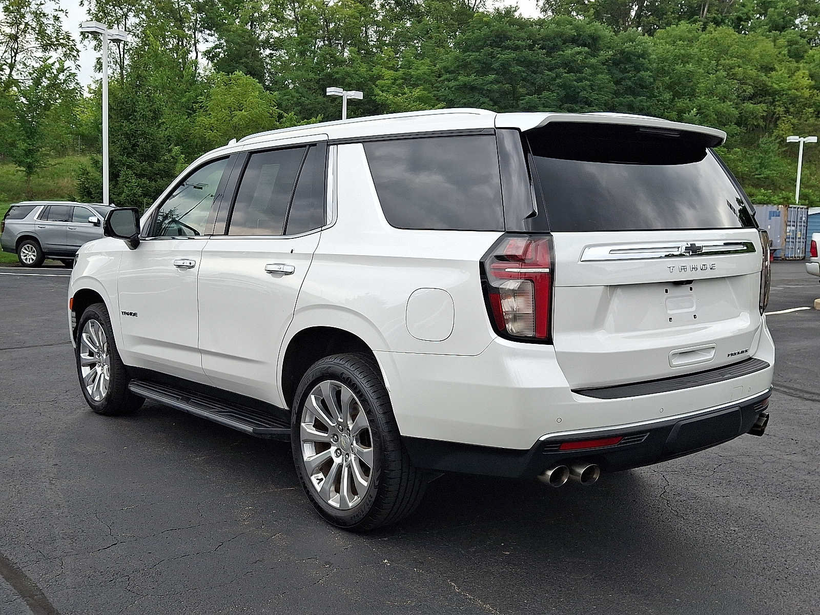 Used 2021 Chevrolet Tahoe Premier w/ Premium Package AWD/4WD image 4