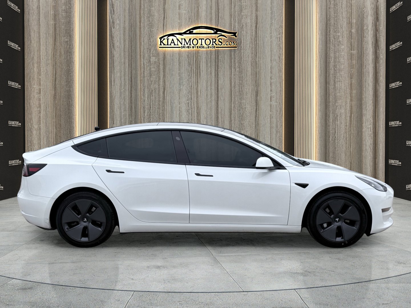 Used 2023 Tesla Model 3 Standard Range image 14