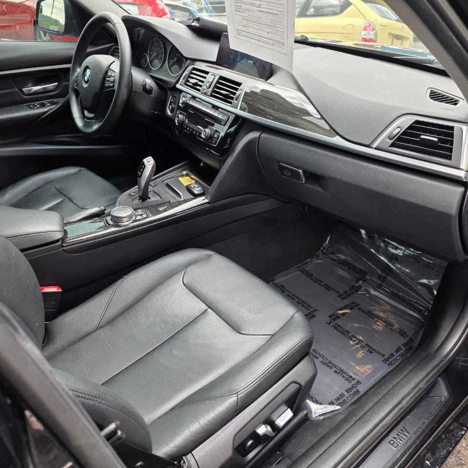 Used 2017 BMW 320i xDrive Sedan AWD/4WD image 24