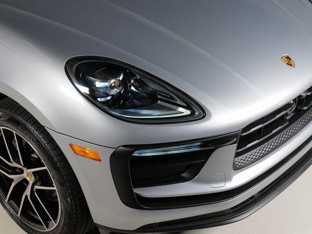 Certified 2026 Porsche Macan AWD/4WD image 33