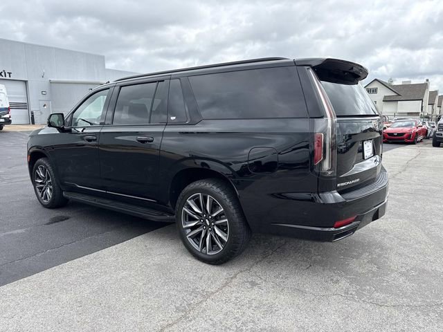 Used 2023 Cadillac Escalade ESV Sport AWD/4WD image 2