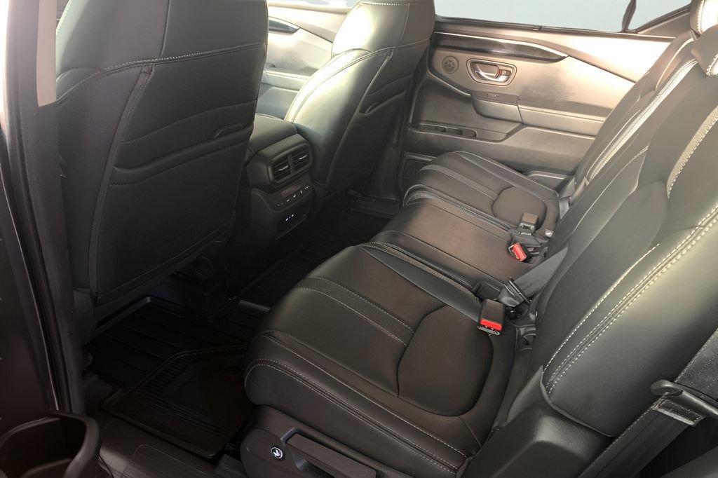 Used 2024 Honda Pilot Touring image 13