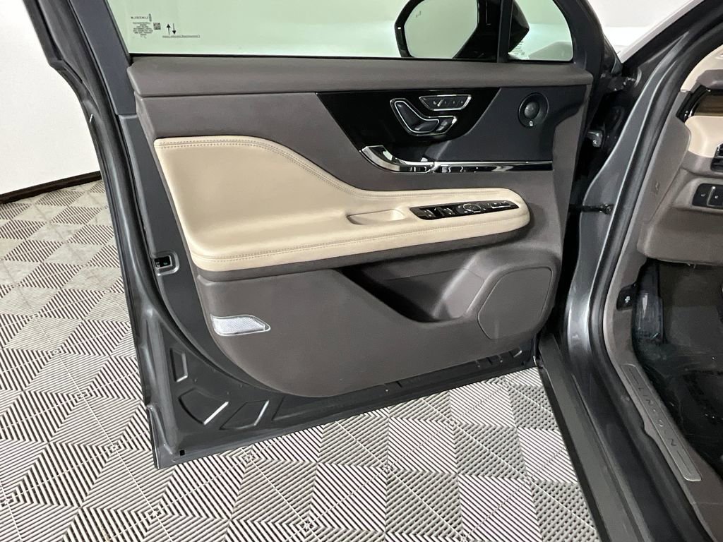 Certified 2022 Lincoln Corsair Reserve w/ Equipment Group 201A image 18