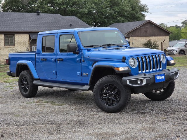 Used 2022 Jeep Gladiator Overland w/ Popular Equipment Package AWD/4WD image 2