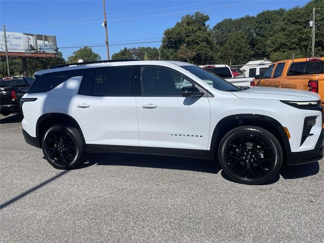 New 2026 Chevrolet Traverse RS w/ LPO, Floor Liner Package image 2