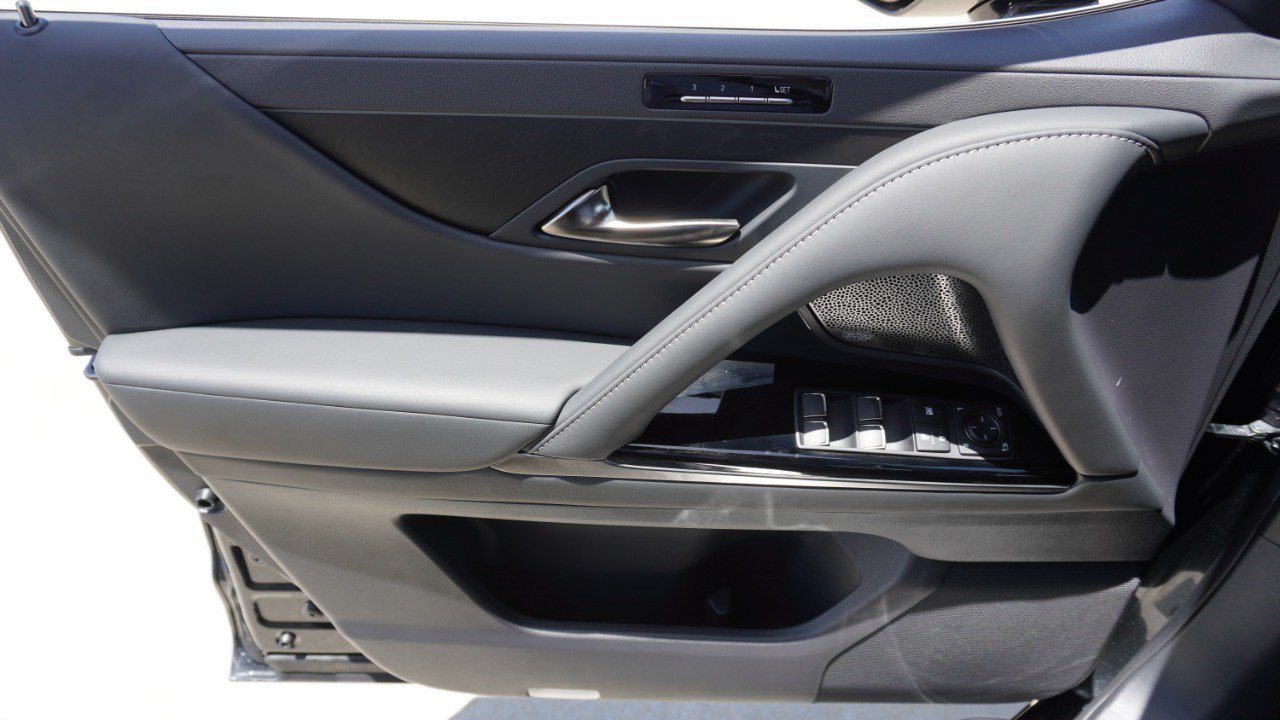 Certified 2026 Lexus LX 600 4WD w/ Accessory Package (Z1) image 22