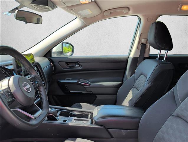 Used 2024 Nissan Pathfinder SV FWD image 10