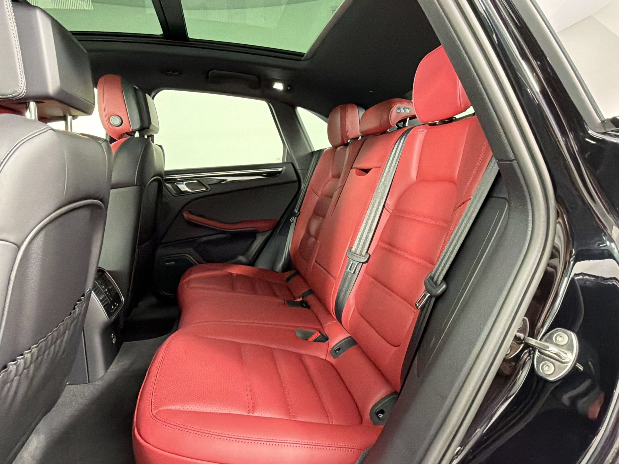 New 2026 Porsche Macan AWD/4WD image 22