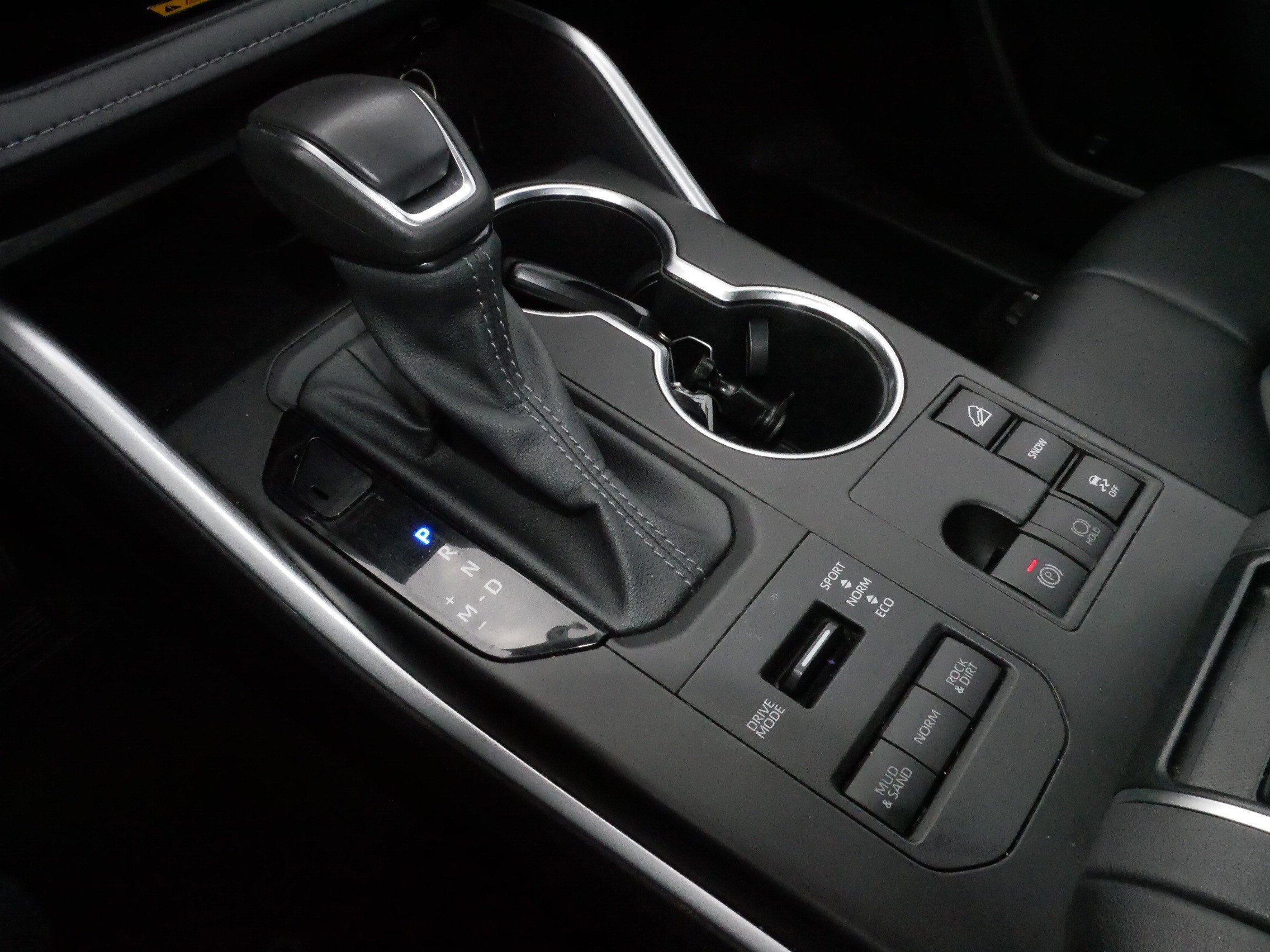 Certified 2024 Toyota Highlander XLE image 24