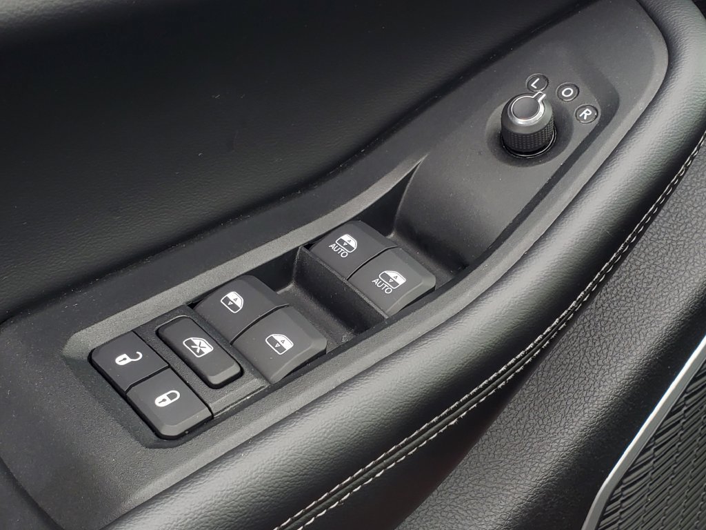 Used 2024 Jeep Grand Cherokee Limited w/ Luxury Tech Group II AWD/4WD image 9