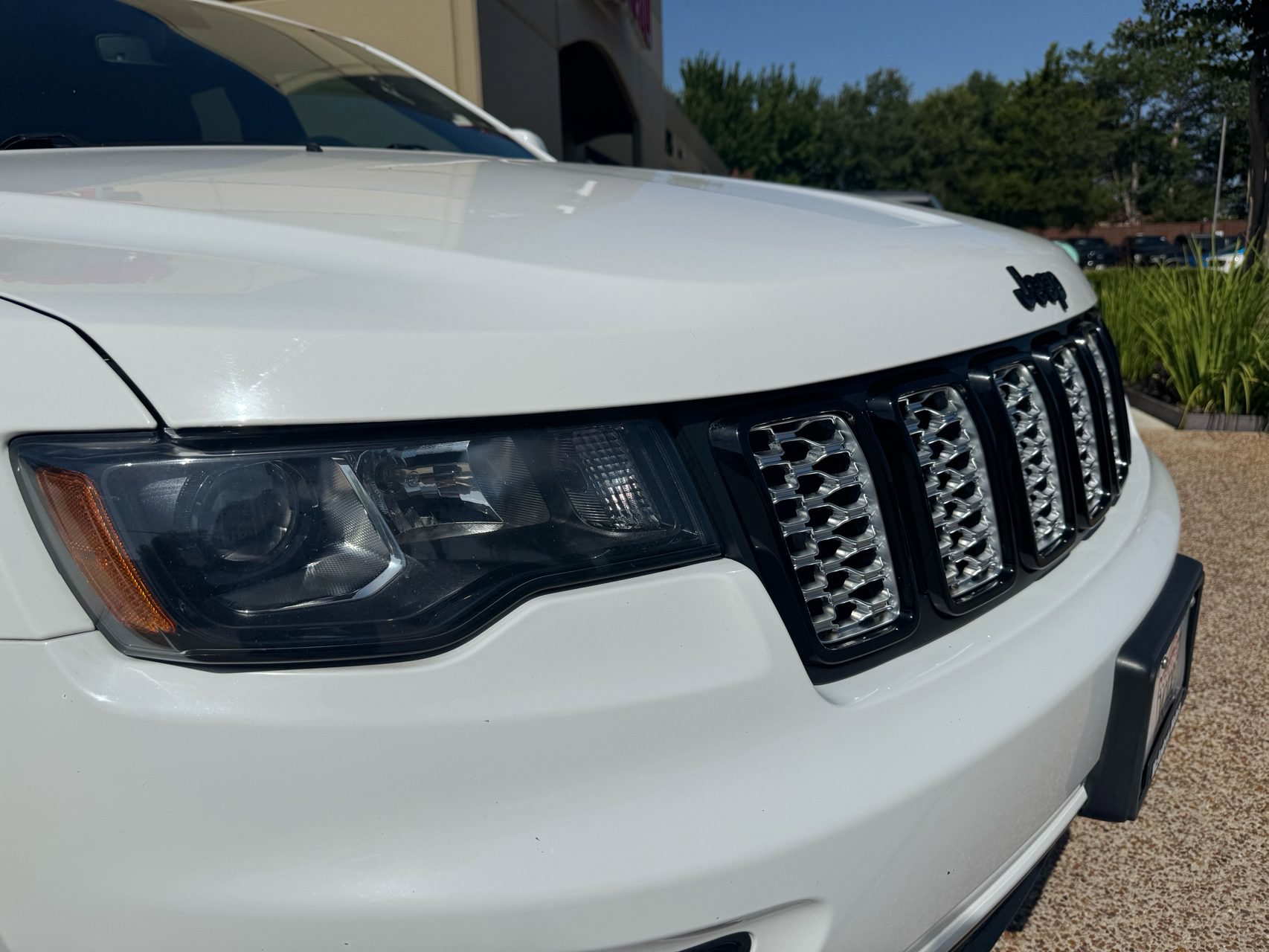 Used 2019 Jeep Grand Cherokee Altitude AWD/4WD image 2