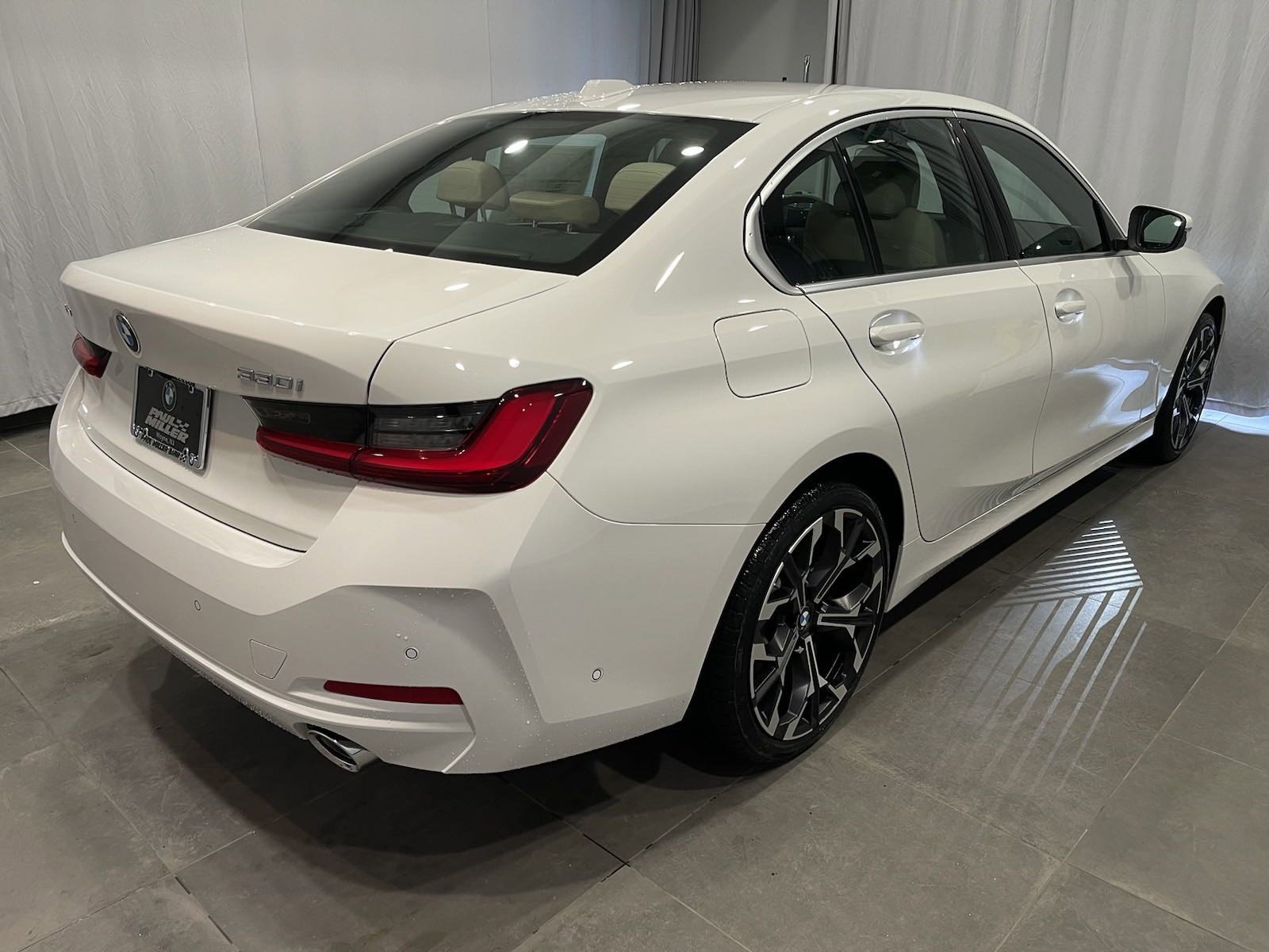 Used 2025 BMW 330i xDrive Sedan w/ Premium Package image 6