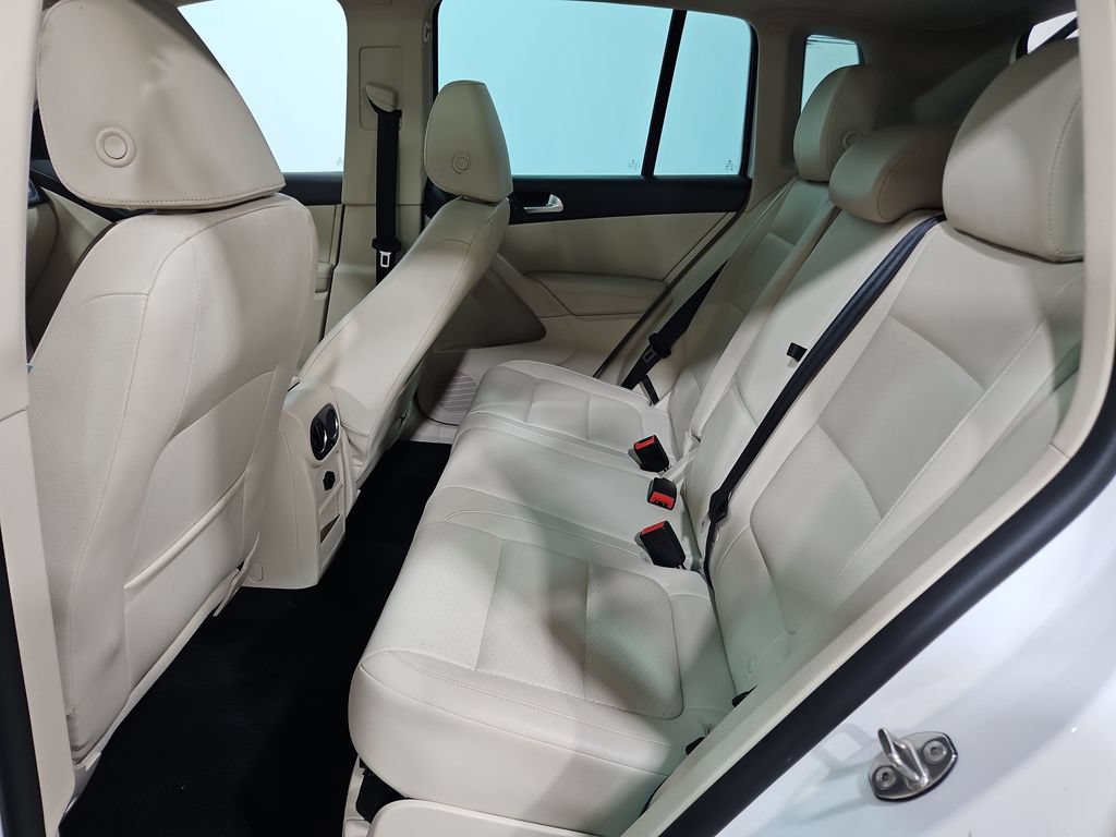 Used 2013 Volkswagen Tiguan SE AWD/4WD image 24