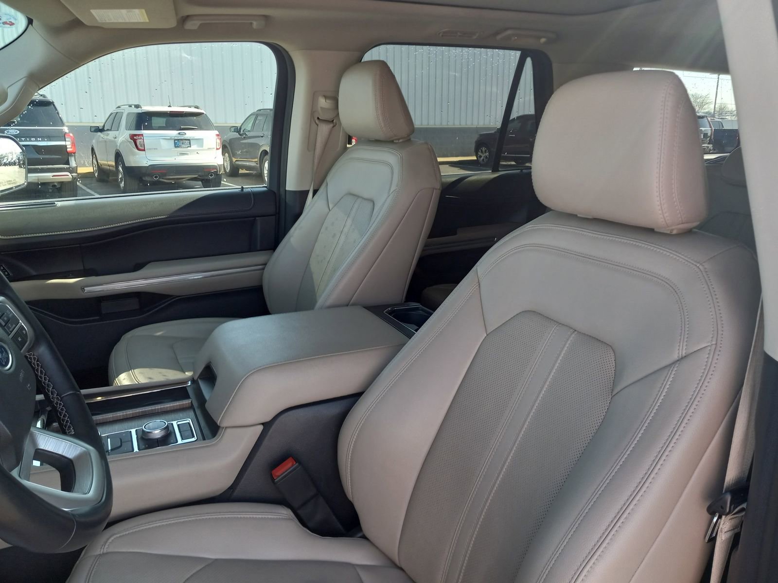 Used 2024 Ford Expedition Limited AWD/4WD image 14
