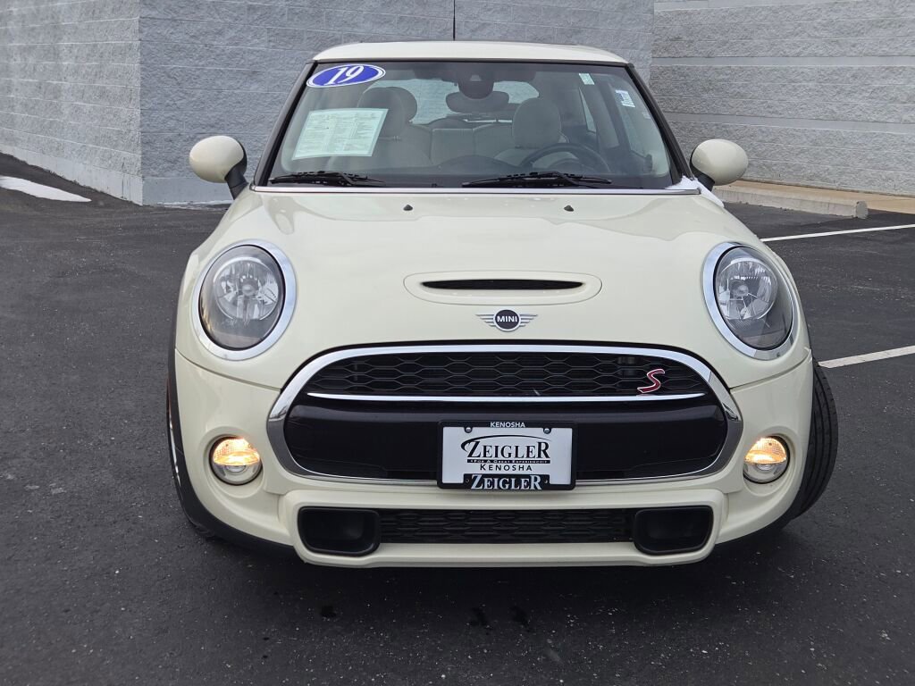 Used 2019 MINI Cooper S w/ Signature Upholstery Package image 4