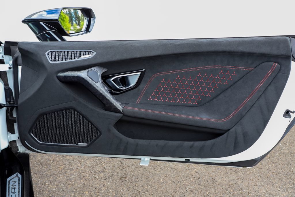 Used 2018 Lamborghini Huracan Performante AWD/4WD image 60