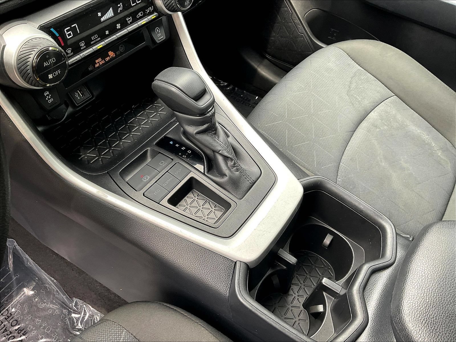 Used 2025 Toyota RAV4 XLE FWD image 20