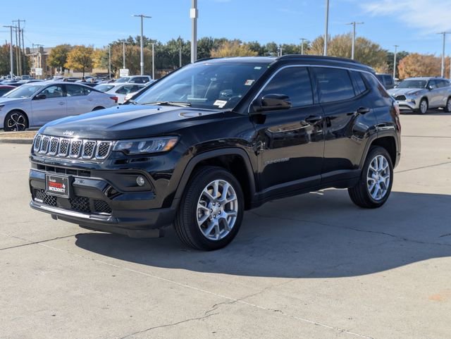 Used 2024 Jeep Compass Latitude image 9