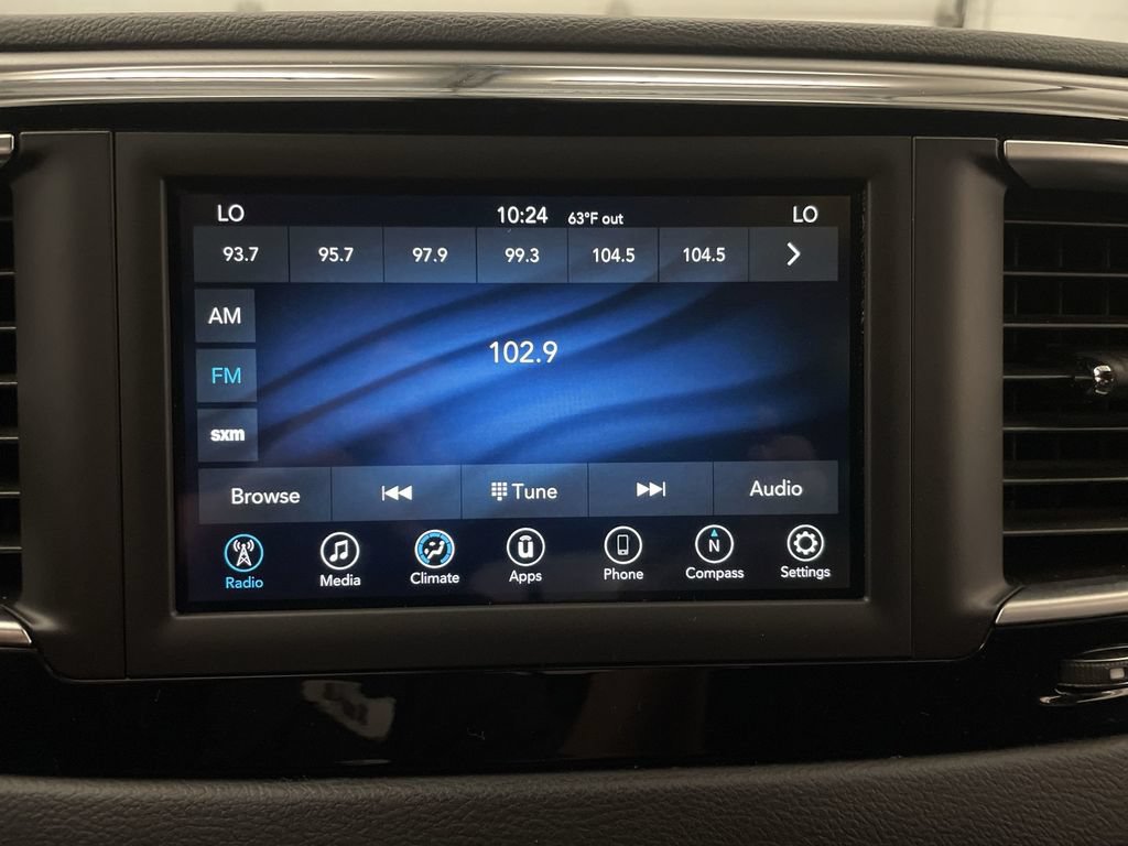 Used 2018 Chrysler Pacifica Touring Plus w/ S Appearance Package FWD image 7