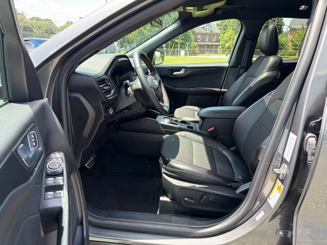 Used 2024 Ford Escape ST-Line w/ Tech Pack #1 AWD/4WD image 13