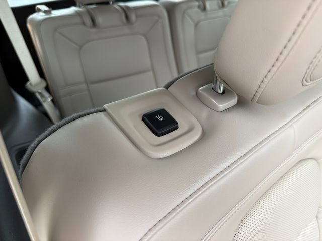 Used 2023 Lincoln Aviator Reserve w/ Equipment Group 201A image 12