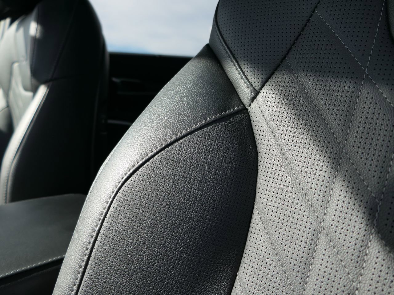 Used 2025 Kia Telluride AWD image 17