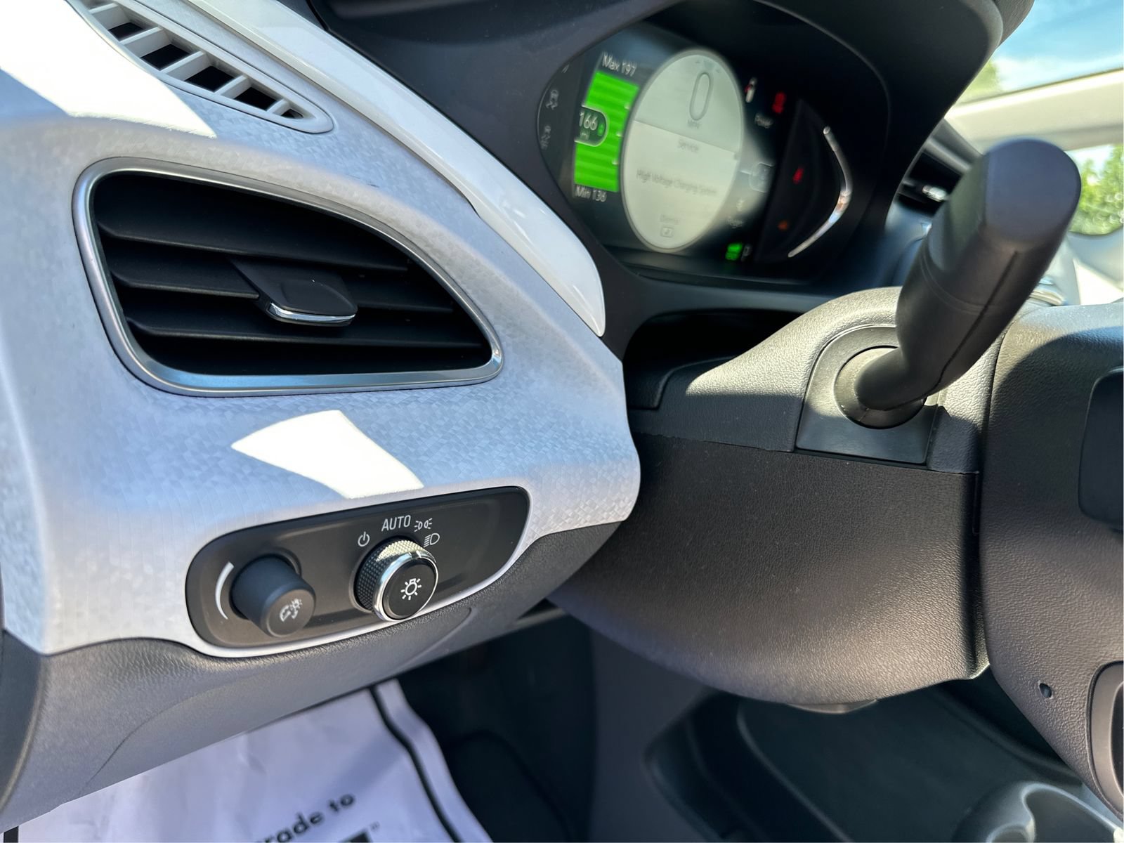 Used 2019 Chevrolet Bolt LT FWD image 19