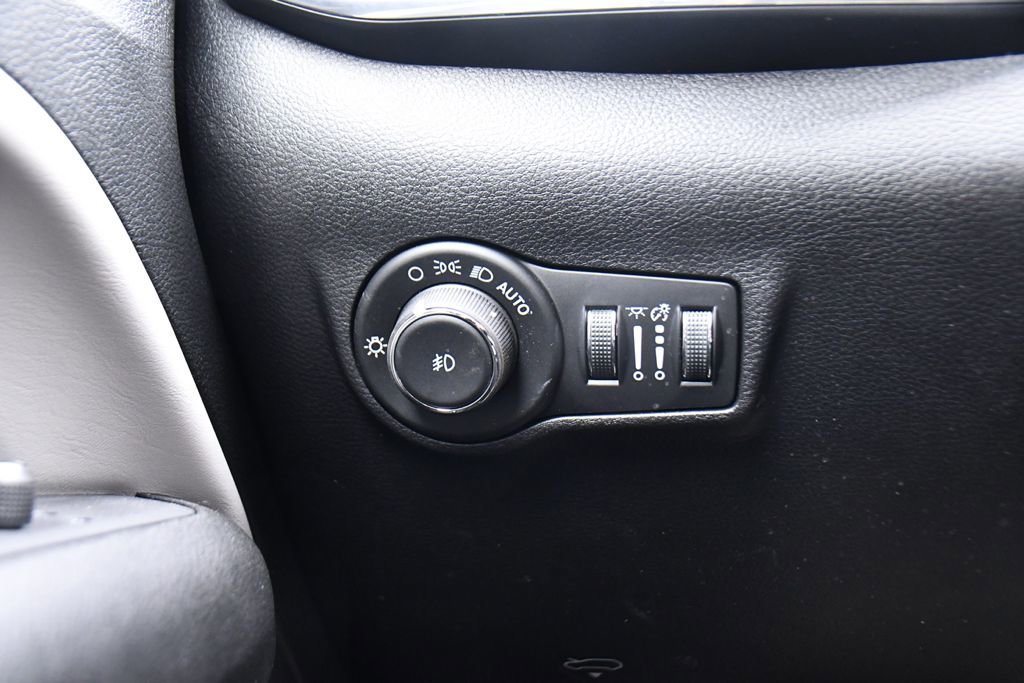 Used 2024 Jeep Compass Limited image 29