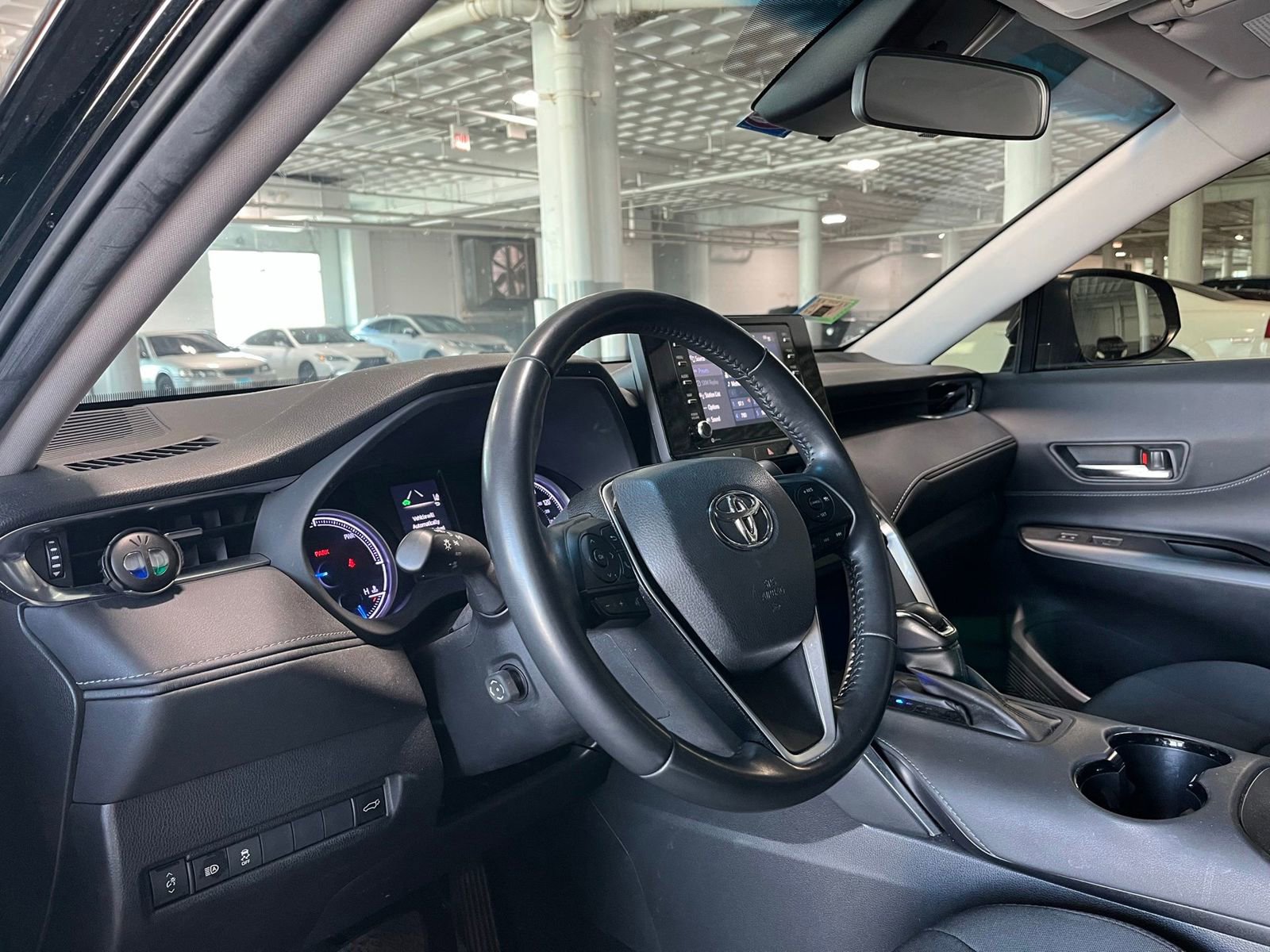 Used 2021 Toyota Venza LE AWD/4WD image 17