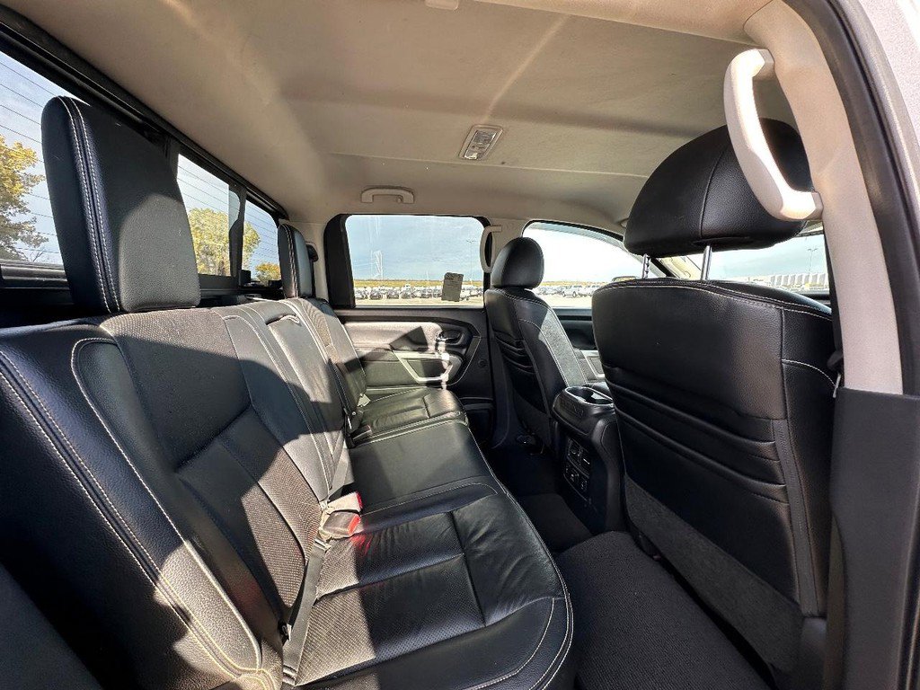 Used 2016 Nissan Titan PRO-4X w/ Pro-4x Convenience Package AWD/4WD image 19
