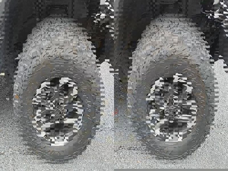 Used 2024 Jeep Wrangler Unlimited Rubicon w/ Technology Group image 17